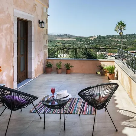 Ferienhaus Butterfly, A Historical With Pool & Hot Tub!