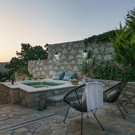 Butterfly, A Historical With Pool & Hot Tub! * Arménoi