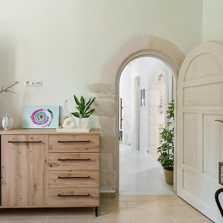 Butterfly, A Historical With Pool & Hot Tub!