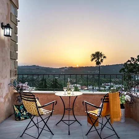 Ferienhaus Butterfly, A Historical With Pool & Hot Tub!