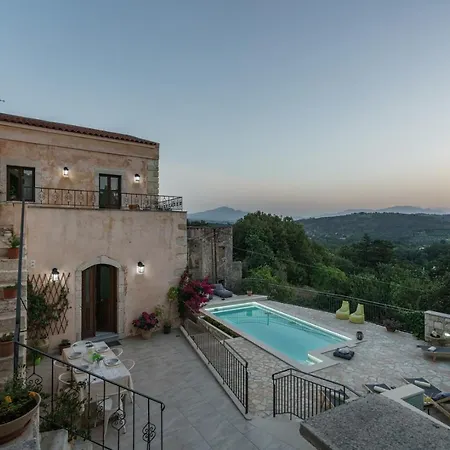 Ferienhaus Butterfly, A Historical With Pool & Hot Tub!
