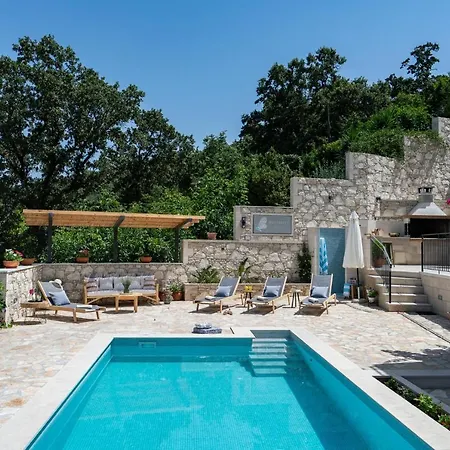 Ferienhaus Butterfly, A Historical With Pool & Hot Tub!