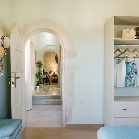 Butterfly, A Historical With Pool & Hot Tub! *