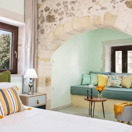 Ferienhaus Butterfly, A Historical With Pool & Hot Tub! Arménoi