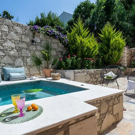 Butterfly, A Historical With Pool & Hot Tub! *