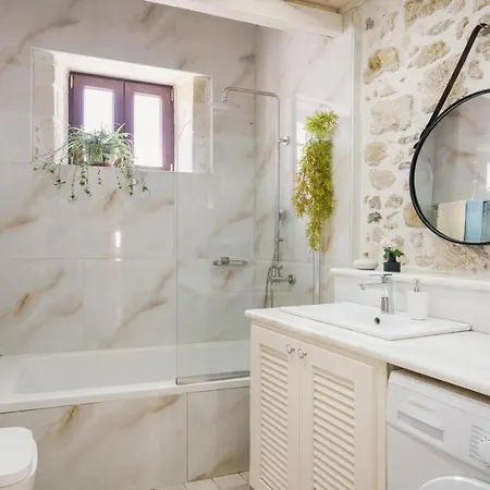 Butterfly, A Historical With Pool & Hot Tub! * Arménoi