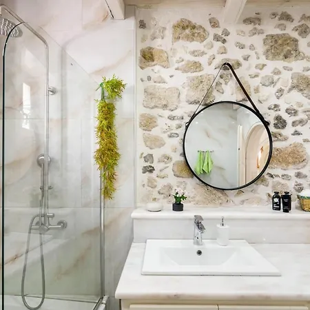 Butterfly, A Historical With Pool & Hot Tub! Arménoi