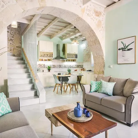 Butterfly, A Historical With Pool & Hot Tub! Arménoi