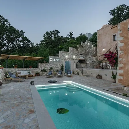 Butterfly, A Historical With Pool & Hot Tub! Ferienhaus Arménoi