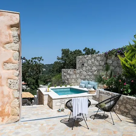Butterfly, A Historical With Pool & Hot Tub!
