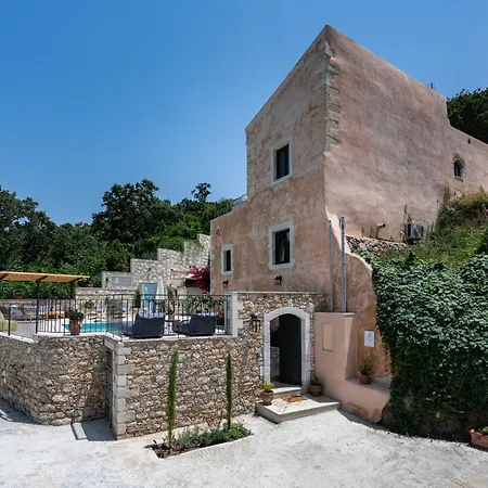 Butterfly, A Historical With Pool & Hot Tub! * Arménoi